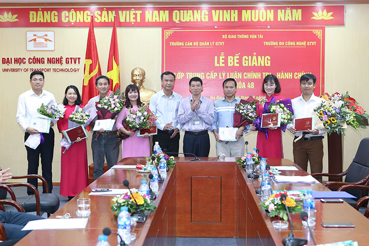 Bế giảng lớp Trung cấp lý luận chính trị - hành chính khóa 48