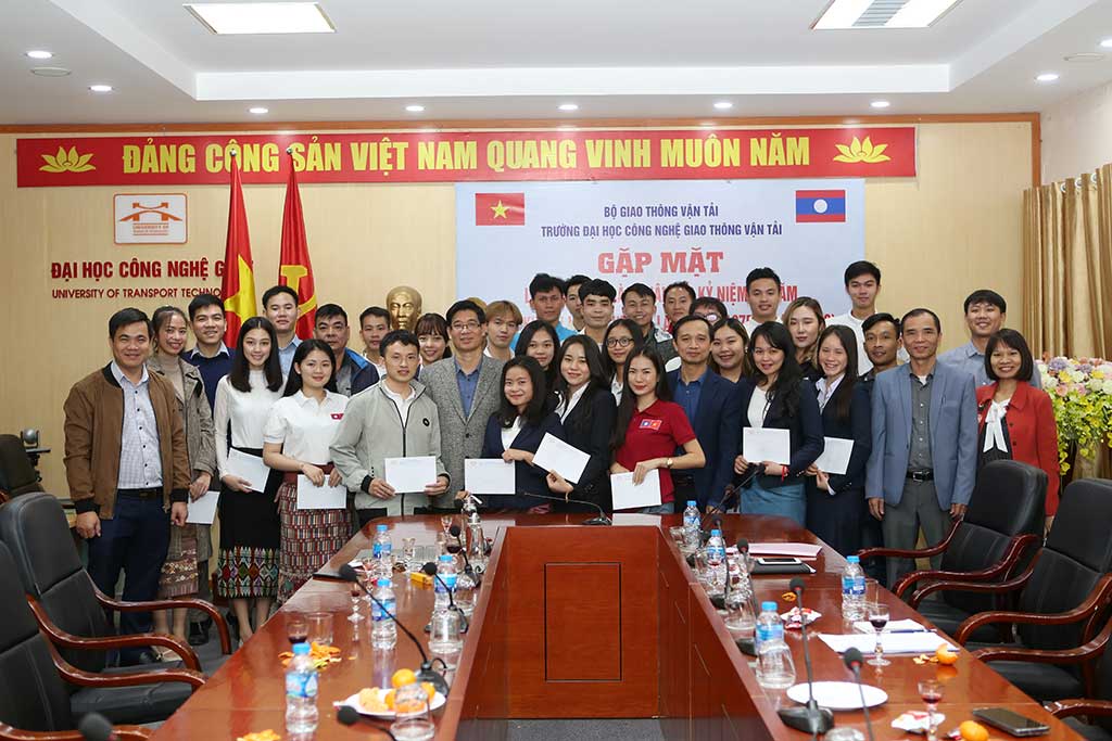 Gặp mặt Lưu học sinh Lào nhân kỷ niệm 45 năm Quốc khánh nước CHDCND Lào