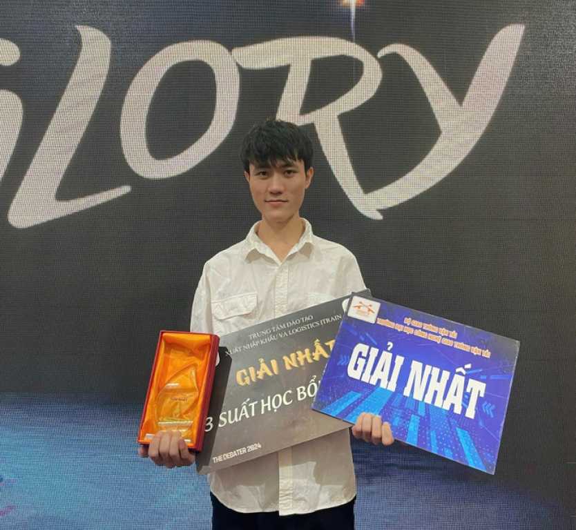 Vượt lên nghịch cảnh, em Trần Văn Dũng viết tiếp ước mơ khi đến với Trường ĐH Công nghệ GTVT