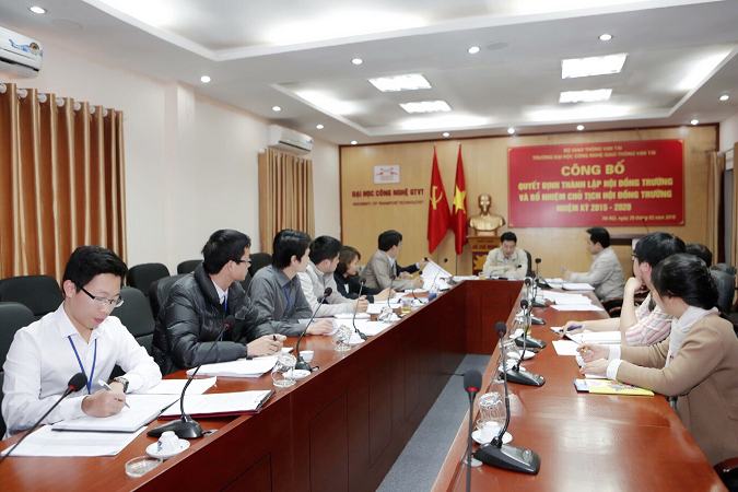 Hiệu trưởng làm việc với Phòng KHCN và HTQT