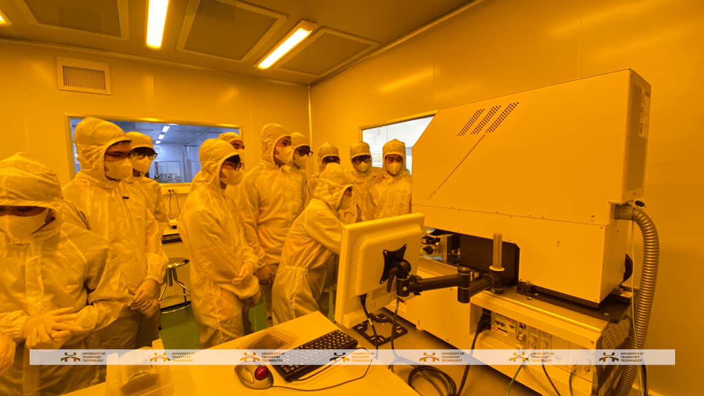 UTT Students in Semiconductor Integrated Circuit Engineering Technology Study and Conduct Experiments in a Cleanroom Environment