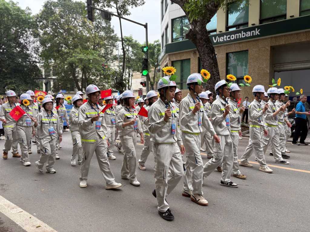 UTT Students Participate in Parade Commemorating the 140th Anniversary of International Workers’ Day