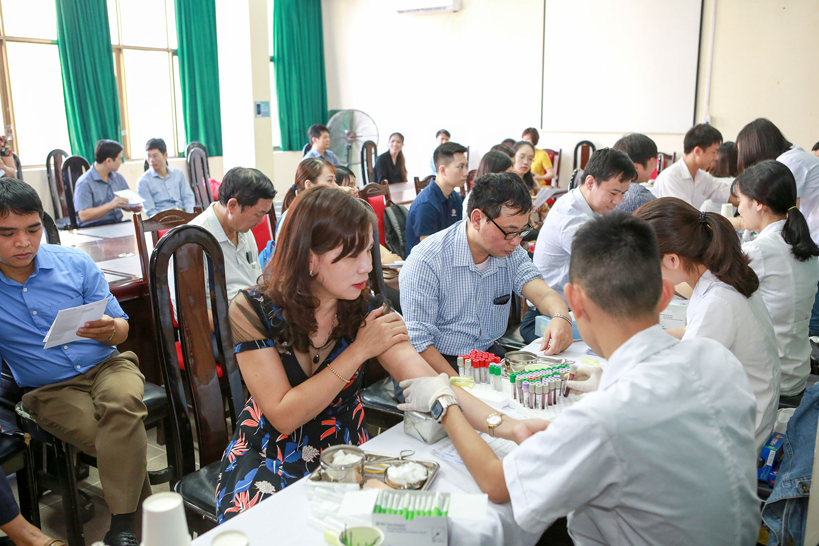 Khám sức khỏe định kỳ cho cán bộ, viên chức, người lao động Trường Đại học Công nghệ GTVT năm 2019