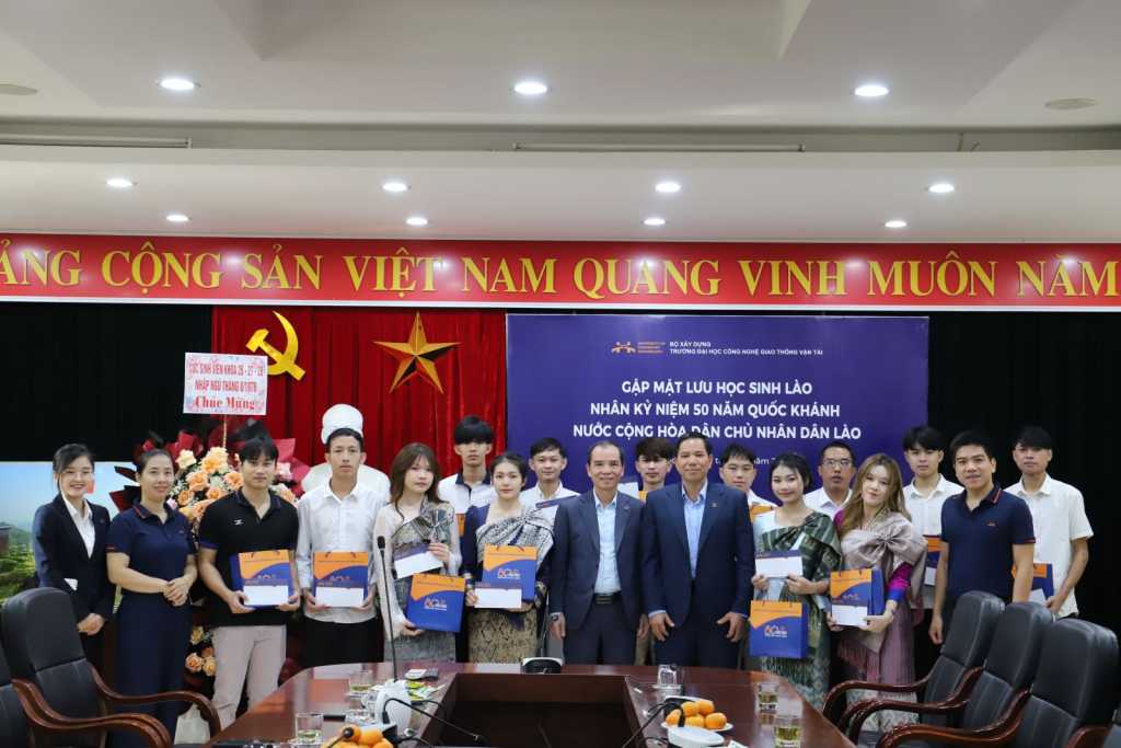 Trường Đại học Công nghệ GTVT gặp mặt lưu học sinh Lào nhân kỷ niệm 50 năm Quốc khánh Lào và thắt chặt tình hữu nghị Việt Nam – Lào