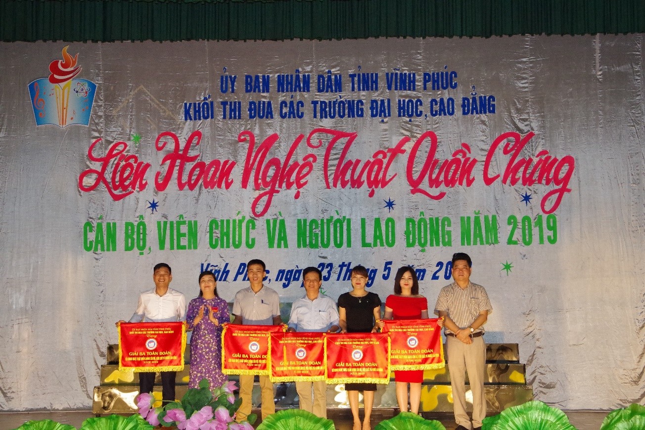 Cán bộ, Giảng viên UTT tham dự liên hoan nghệ thuật quần chúng khối thi đua các trường ĐH-CĐ tỉnh Vĩnh Phúc