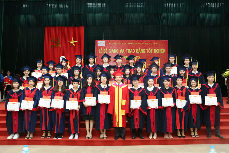 CSĐT Hà Nội: Lễ bế giảng và trao bằng tốt nghiệp cho tân cử nhân, kỹ sư K64 năm 2018 - Đợt 1