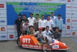 Sinh viên Trường Đại học Công nghệ GTVT tham gia cuộc thi Lái xe sinh thái- Tiết kiệm nhiên liệu 2012