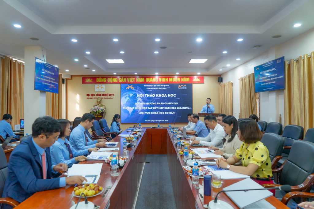 Hội thảo “Đổi mới phương pháp giảng dạy theo mô hình học tập kết hợp (Blended Learning) lĩnh vực khoa học cơ bản”