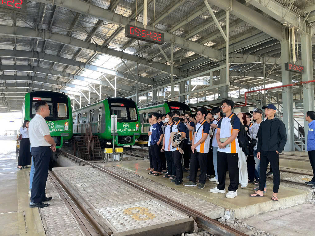 UTT tăng cường công tác tuyển sinh ngành đường sắt tốc độ cao và đường sắt đô thị