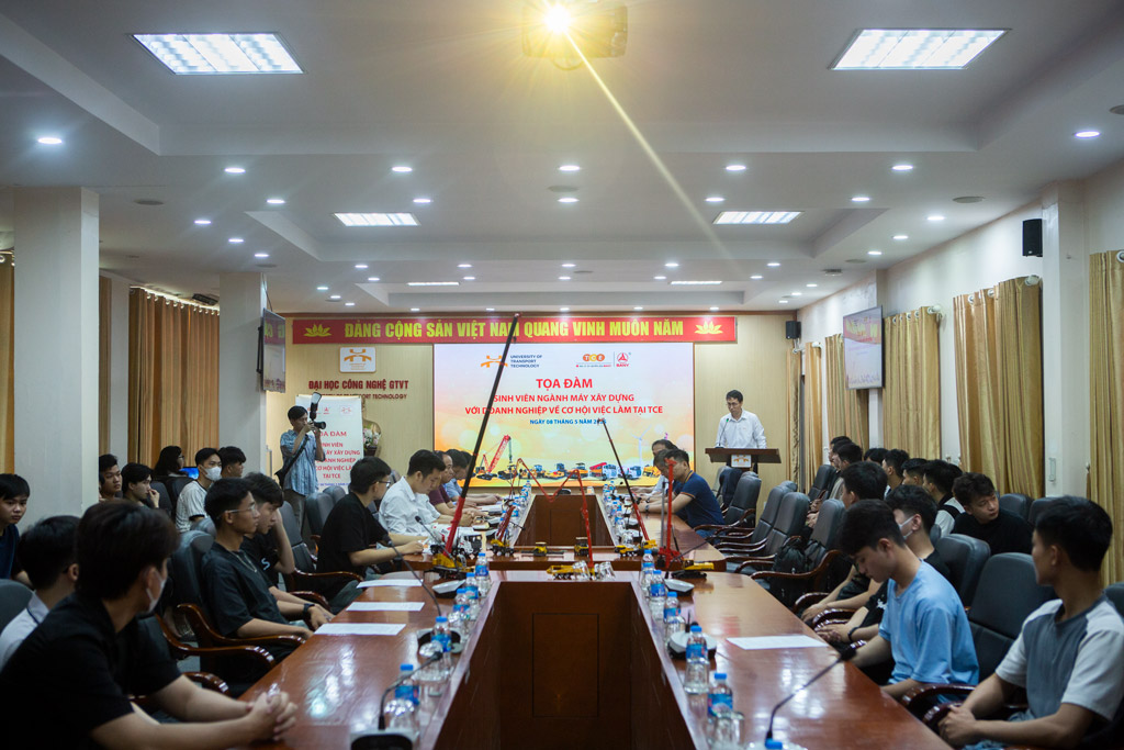 Cuộc thi Robocon 2025 - Tìm kiếm giải pháp công nghệ sáng tạo tại UTT