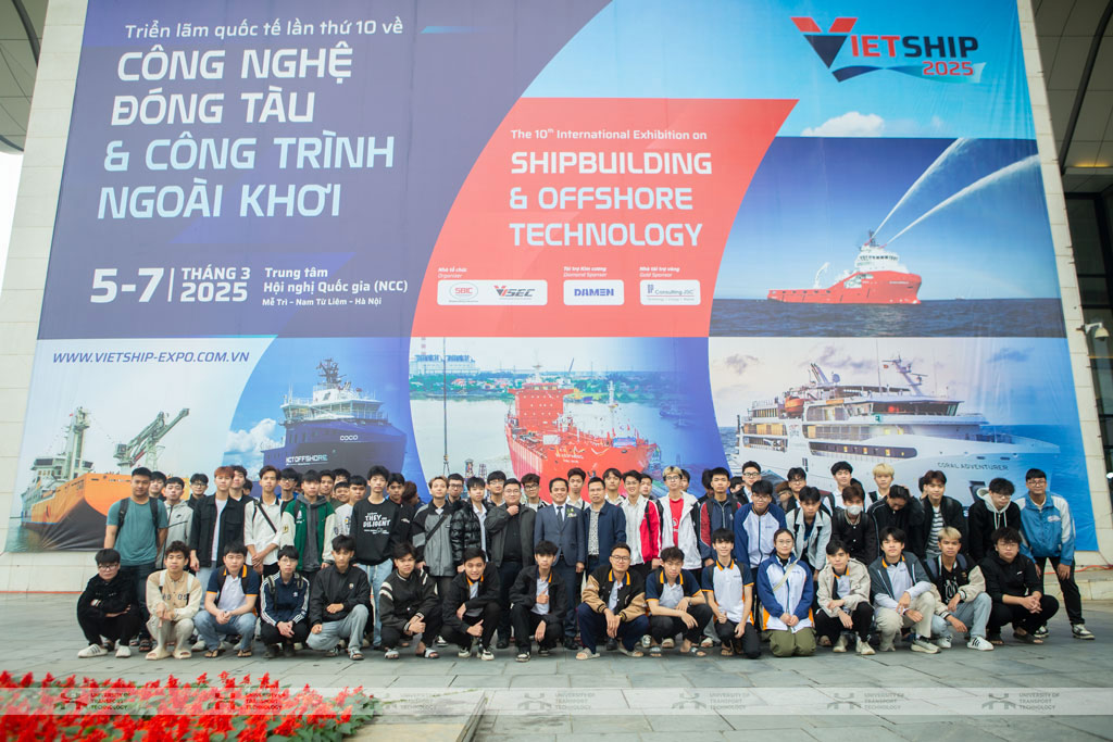 Sinh viên ngành Cơ khí hào hứng khám phá công nghệ mới tại Vietship 2025