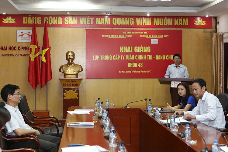 Khai giảng lớp Trung cấp lý luận Chính trị - Hành chính K48