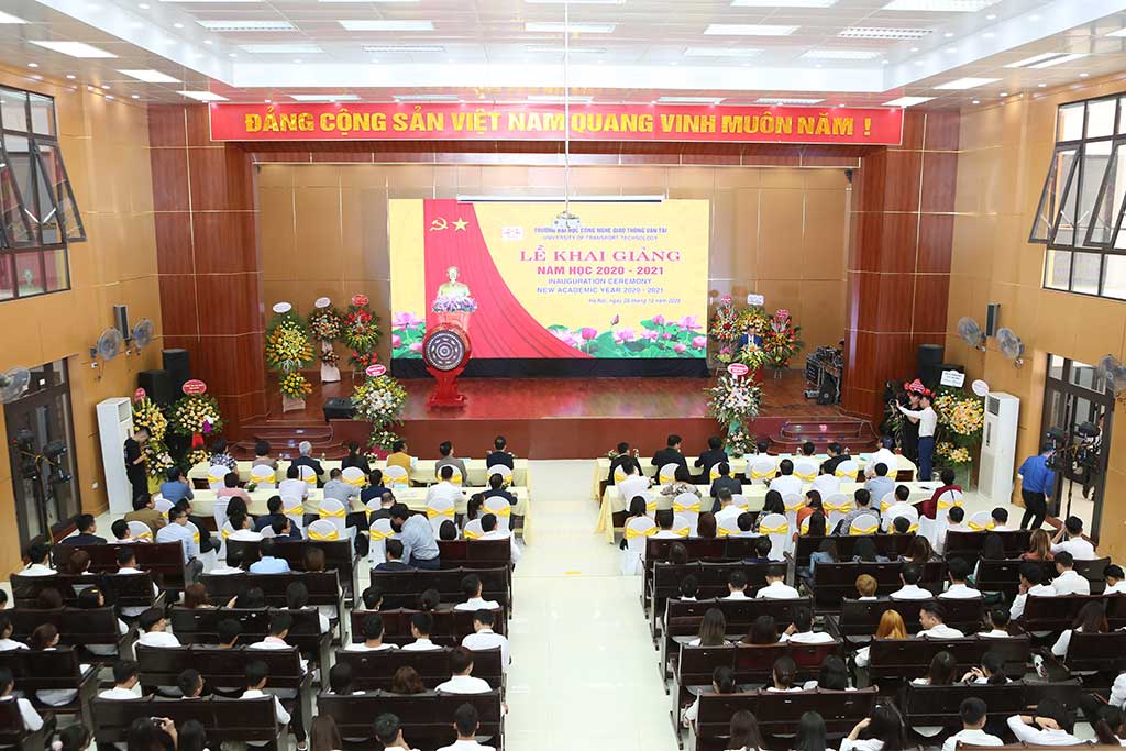 Đại học Công nghệ GTVT khai giảng năm học mới 2020-2021 và hướng về đồng bào miền Trung thân yêu