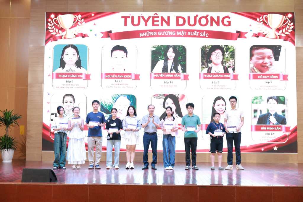 UTT tuyên dương khen thưởng học sinh con cán bộ, giảng viên, người lao động đạt thành tích xuất sắc năm học 2025-2026