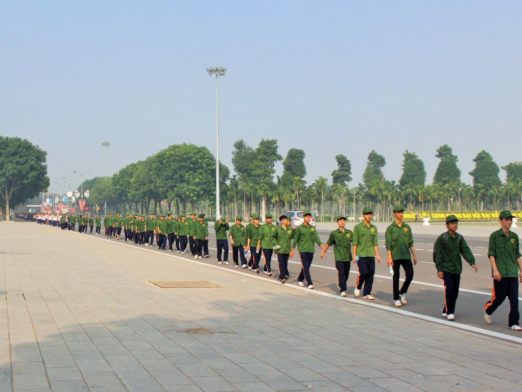 Tạm hoãn gọi nhập ngũ thời bình đối với nam sinh viên