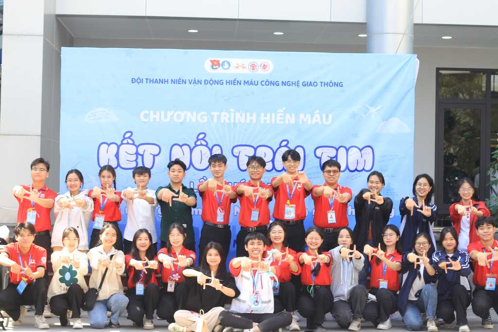 Cán bộ, giảng viên và sinh viên UTT với Ngày hội hiến máu kết nối trái tim lần thứ 18