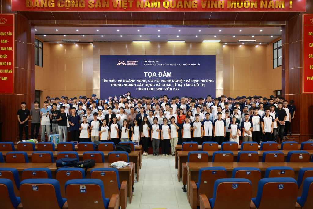 Tọa đàm “Định hướng nghề nghiệp cho sinh viên chuyên ngành Xây dựng và Quản lý hạ tầng đô thị” .