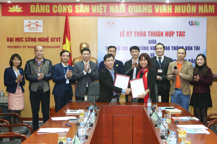 Lễ Ký thỏa thuận hợp tác giữa Trường Đại học Công nghệ GTVT với Công ty TNHH hạ tầng viễn thông Miền Bắc