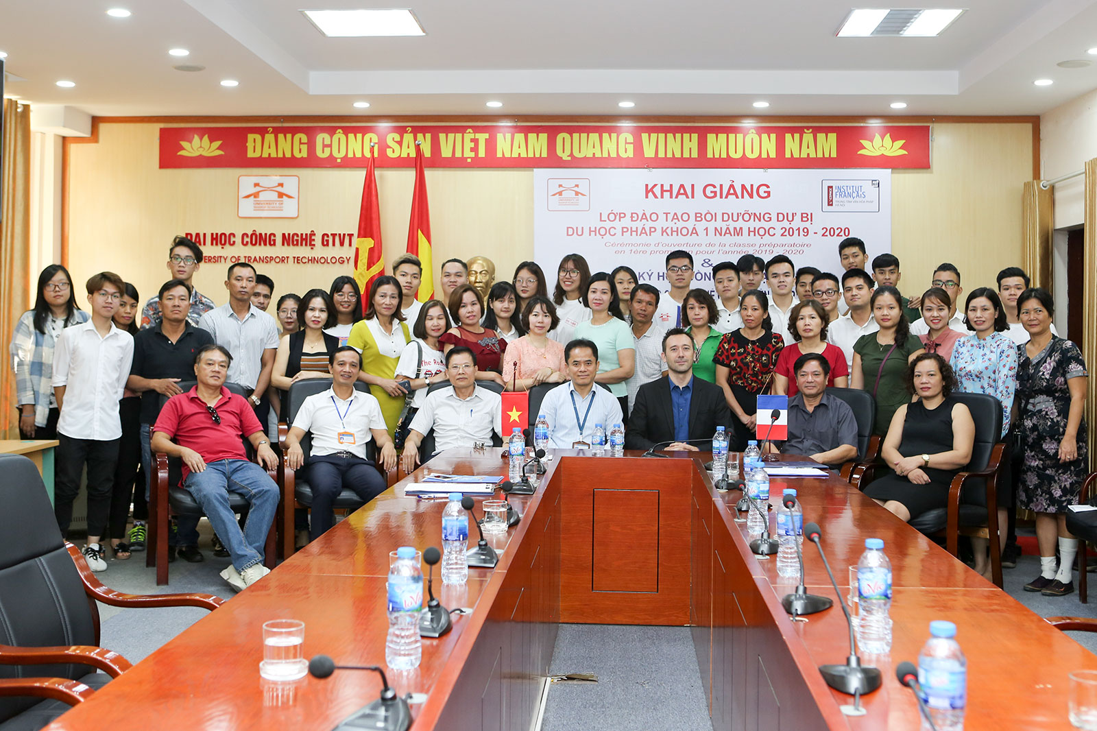 Khai giảng Lớp đào tạo bồi dưỡng dự bị du học Pháp khoá 1 năm học  2019 – 2020 và ký hợp đồng đào tạo với Viện Pháp tại Việt Nam