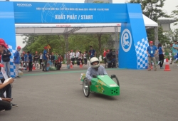 Đội thi sáng chế xe tiết kiệm nhiên liệu UTT-CK đạt 358,6km/1 lít