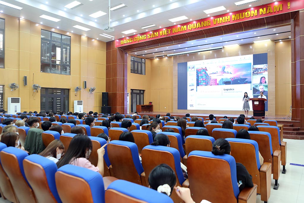 Khai mạc khóa đào tạo các chuyên đề quốc tế về Thương mại điện tử, Logistics, Công nghệ thông tin