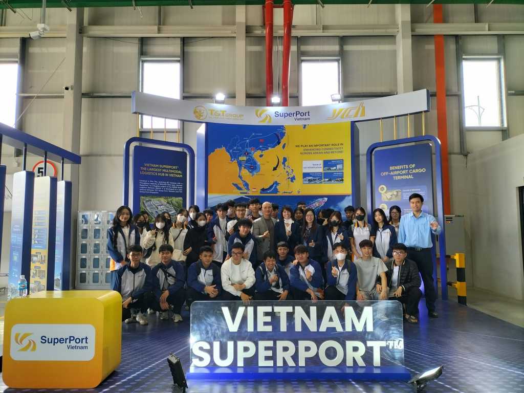 UTT Students Continue Their Practical Learning Journey at Vietnam SuperPort™ Logistics Center