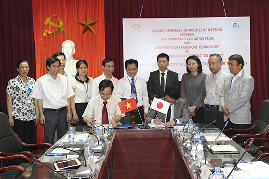 Lễ ký biên bản thỏa thuận hợp tác giữa trường Đại học Công nghệ GTVT và Công ty TNHH 3M Việt Nam