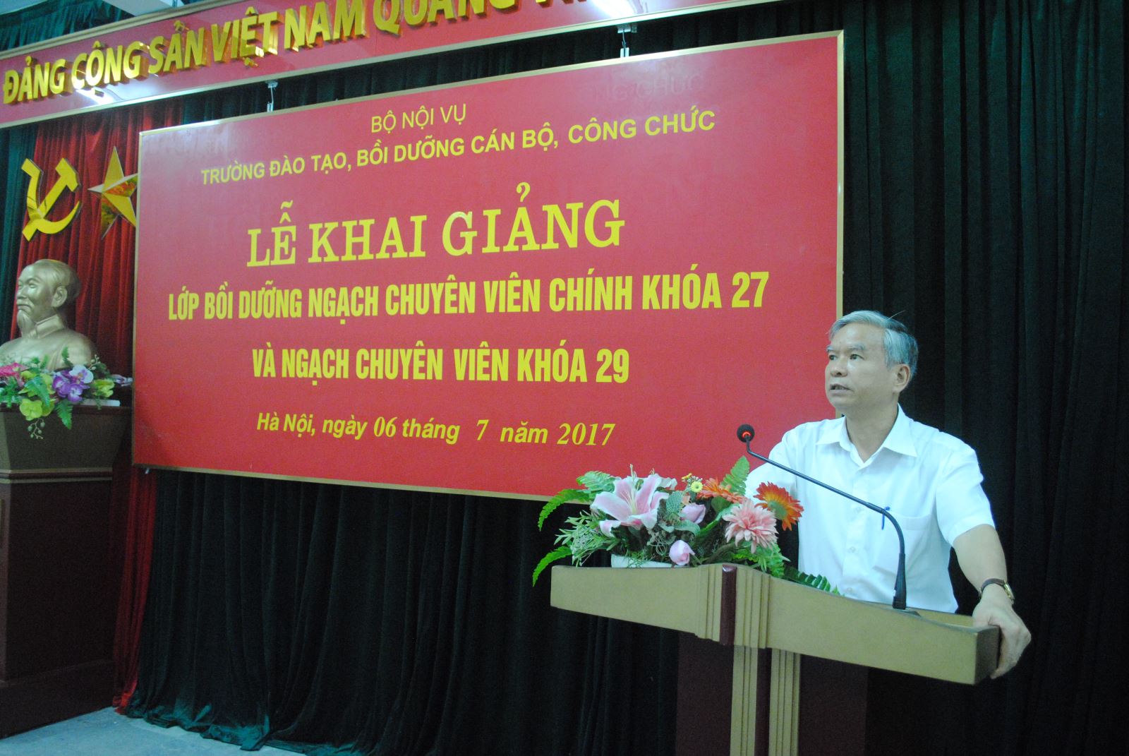 Thông báo Triển khai chương trình Bồi dưỡng ngạch chuyên viên cho viên chức và người lao động trong Nhà trường