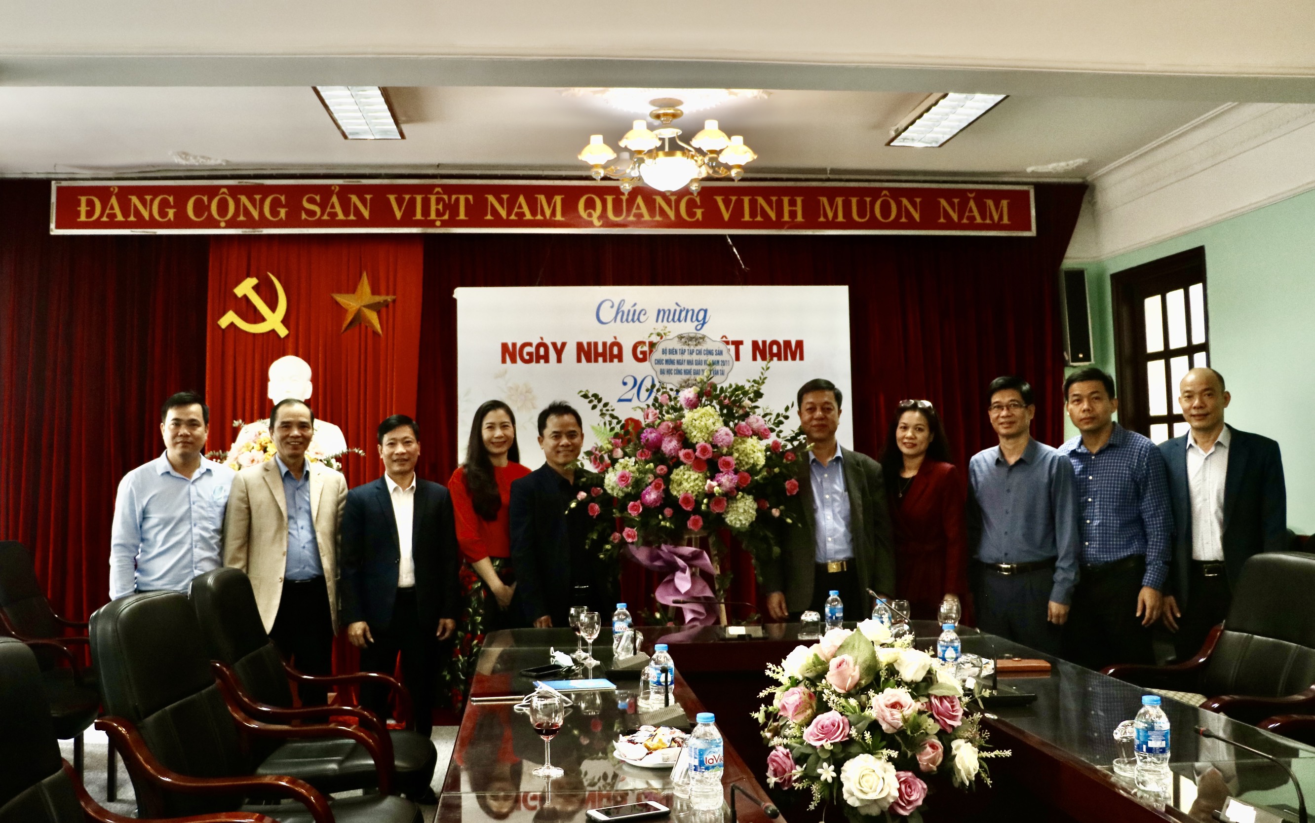 Bộ Biên tập Tạp chí Cộng sản và các đơn vị chúc mừng tập thể sư phạm Nhà trường nhân ngày Nhà giáo Việt Nam 20-11