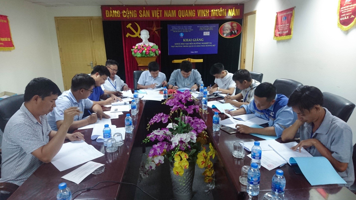 Khai giảng khóa đào tạo Bồi dưỡng nghiệp vụ Hạt trưởng trong quản lý, khai thác đường bộ