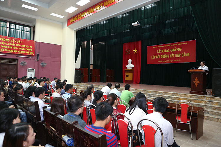 Khai giảng lớp Bồi dưỡng kết nạp Đảng năm 2017