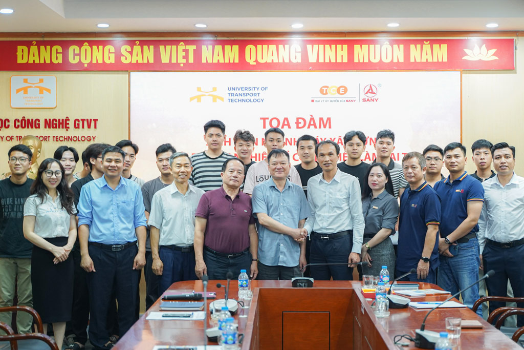 Tọa đàm “Sinh viên ngành Máy xây dựng với doanh nghiệp” - Cơ hội việc làm hấp dẫn tại TCE