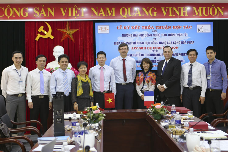 Lễ ký kết Thỏa thuận hợp tác giữa Hiệp hội các Viện Đại học Công nghệ của Cộng hòa Pháp (ADIUT) và UTT