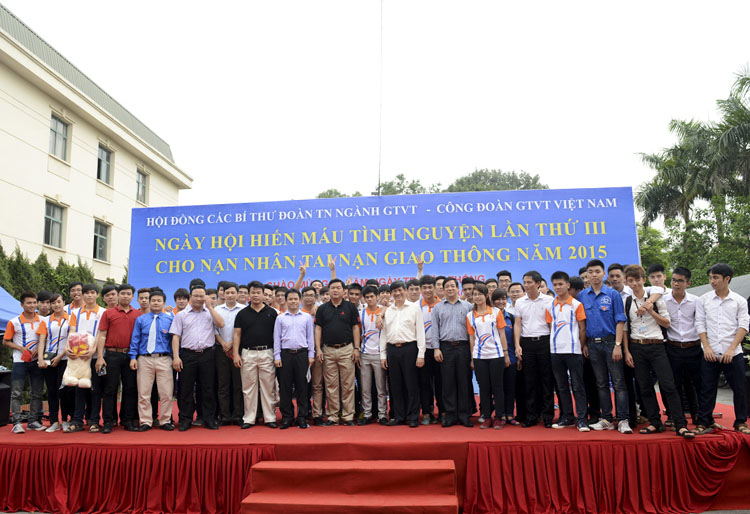 Ngày hội hiến máu tình nguyện vì nạn nhân tai nạn giao thông năm 2015