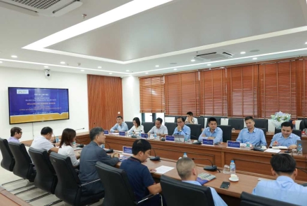 UTT holds working session with Prof. Lee Young Hoon (Korea National University of Transportation)