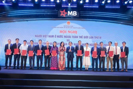 UTT Leadership Attends the 4th Worldwide Conference of Overseas Vietnamese in Hanoi