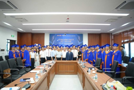 UTT Awards Master's Degrees in Railway Studies, Contributing to Human Resource Development for National Key Projects