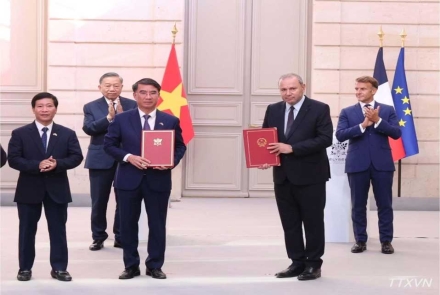 Hanoi, AFD and UTT Sign Cooperation Agreement to Establish the School of Railway Technology in Binh Minh Commune, Hanoi