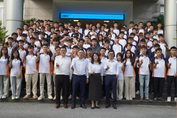 110 UTT Students Explore Intelligent Transportation Systems on the Hanoi–Hai Phong Expressway